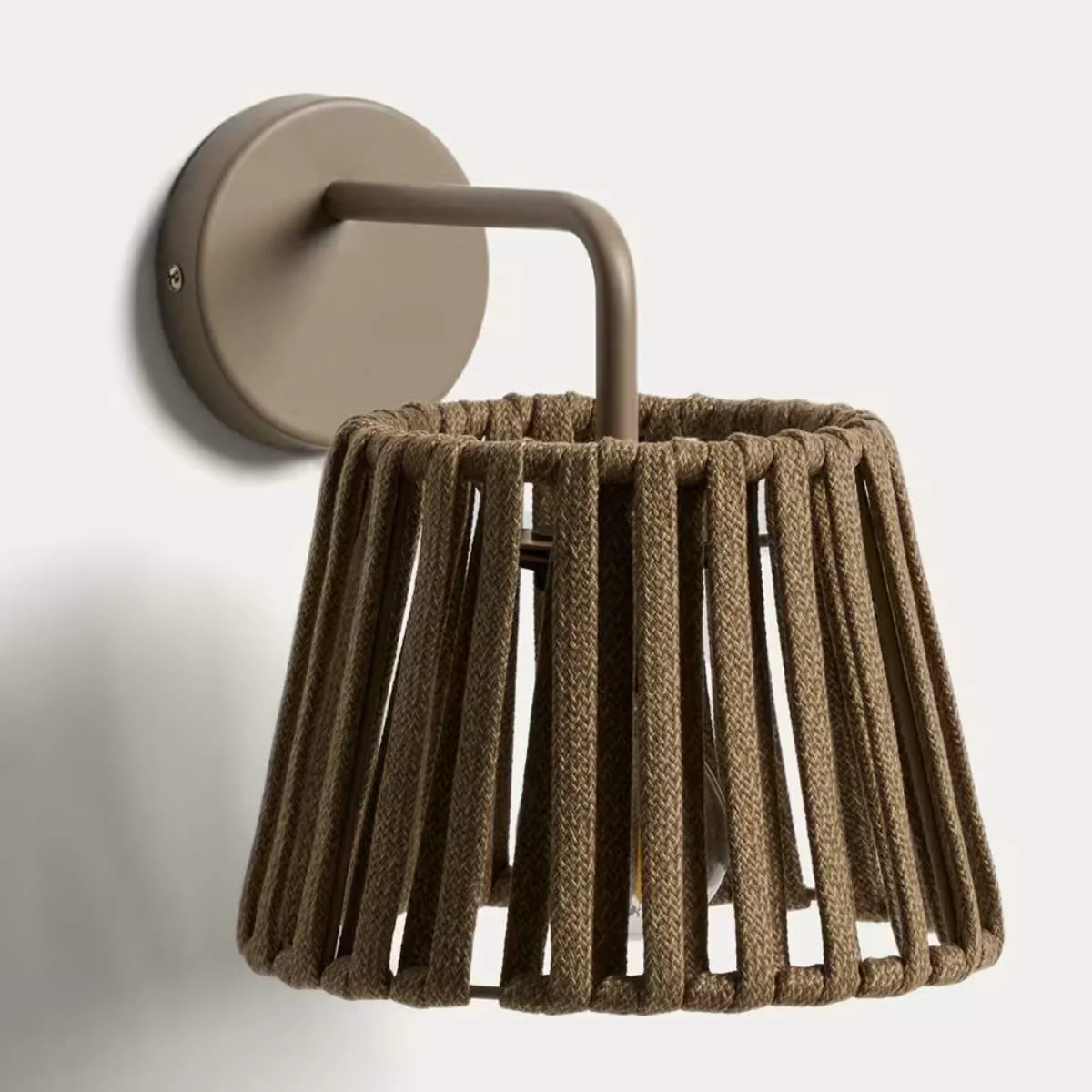 Kave Home Aldet terracotta outdoor wall light in flat rope cord and metal - Image 2