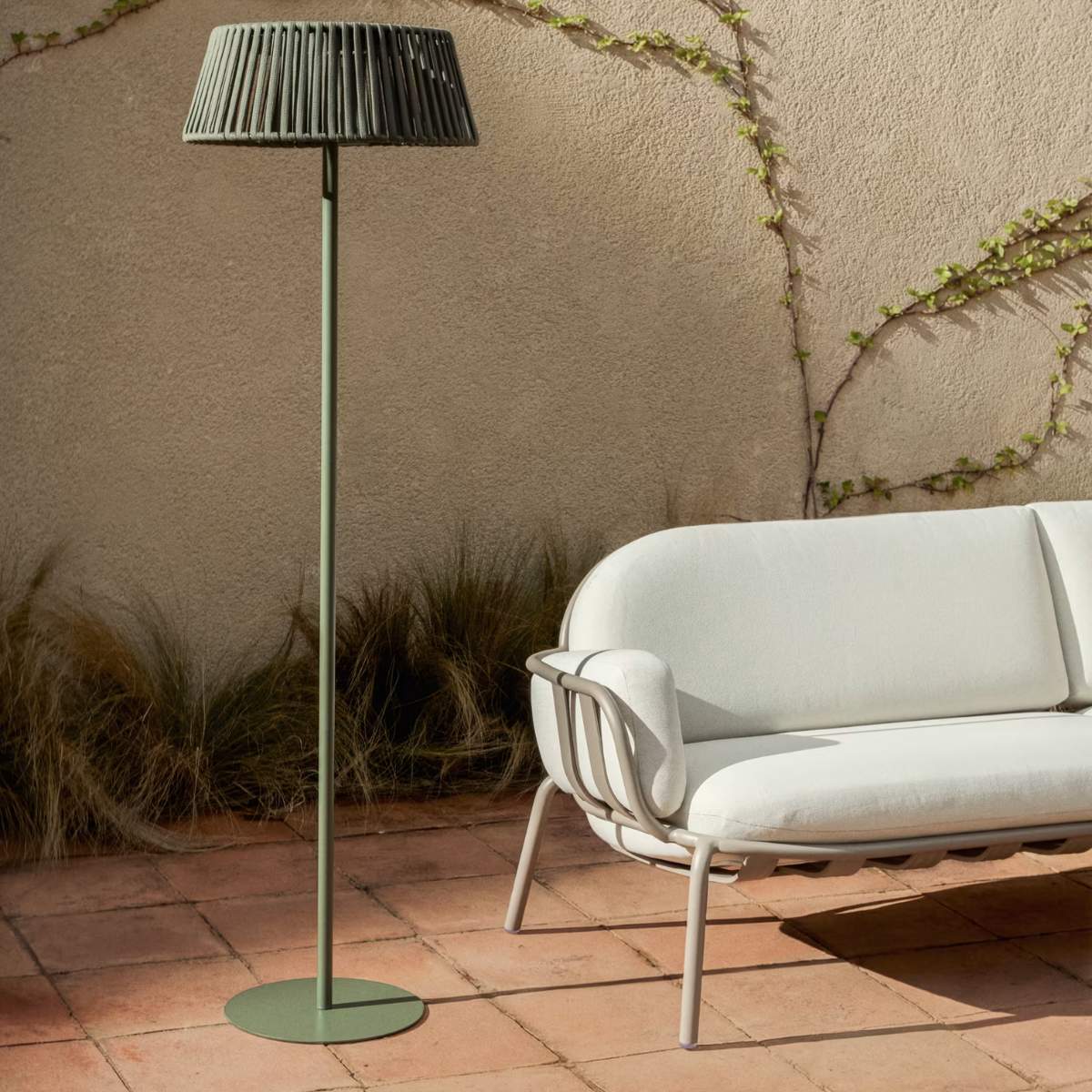 Kave Home Aldet outdoor solar floor lamp in terracotta flat rope cord with metal stand Ø46cm - Image 34