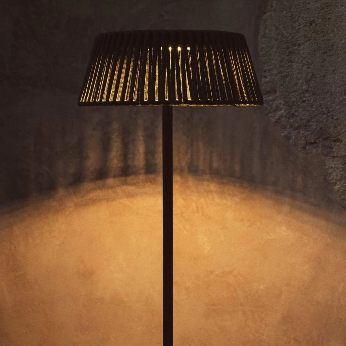 Kave Home Aldet outdoor solar floor lamp in terracotta flat rope cord with metal stand Ø46cm - Image 37