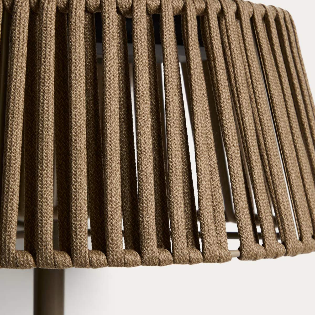 Kave Home Aldet outdoor solar floor lamp in terracotta flat rope cord with metal stand Ø46cm - Image 9