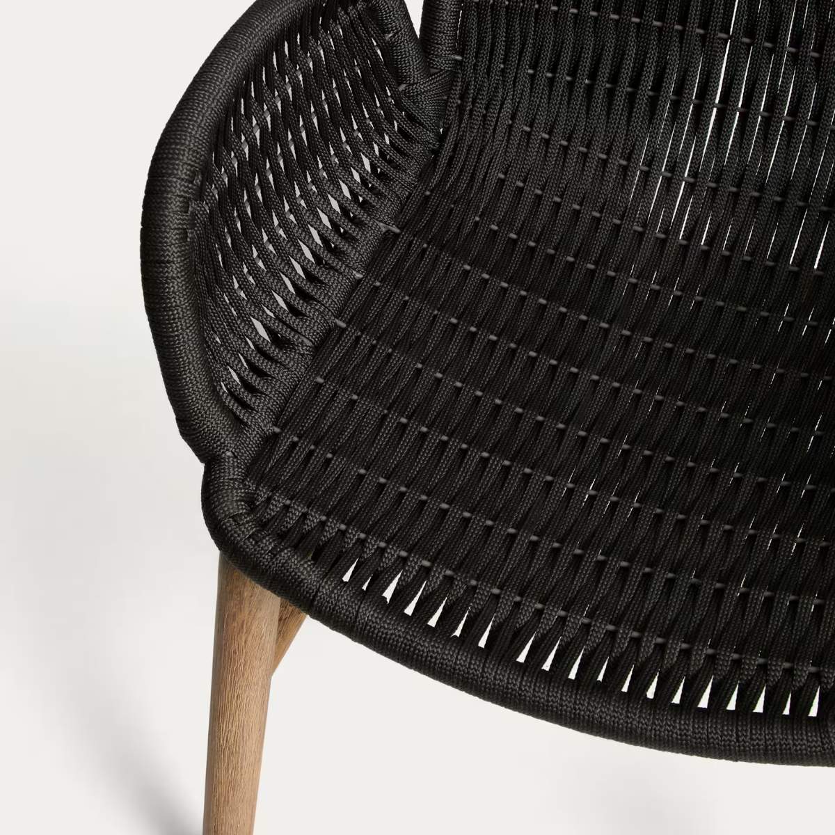 Kave Home Alipa chair with armrests in FSC 100% solid acacia wood and dark grey rope cord - Image 7