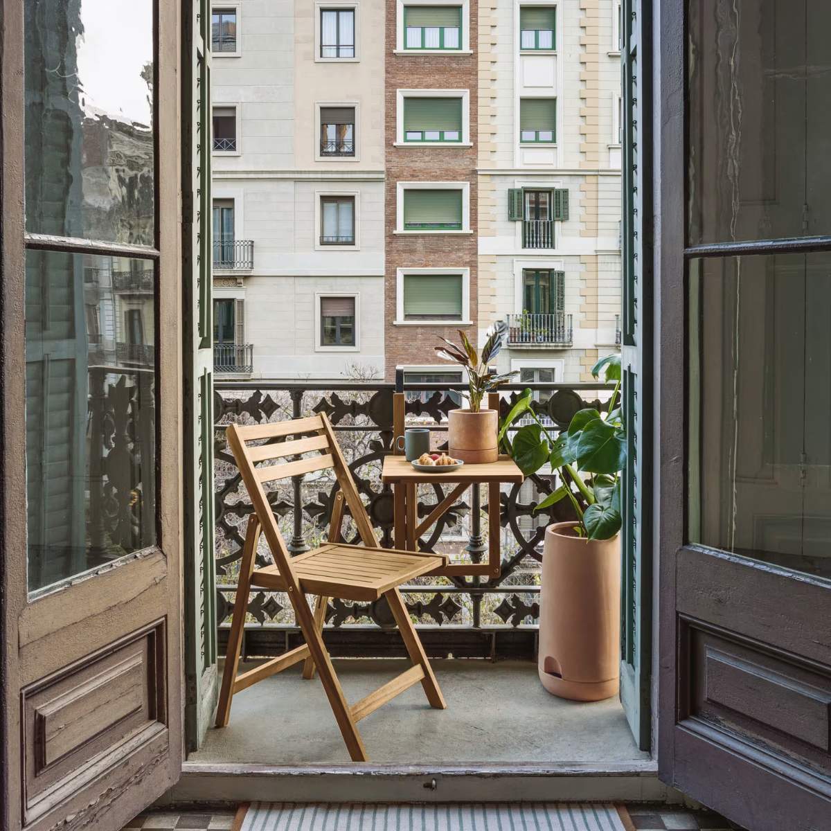 Kave Home Amarillis folding balcony table made from solid acacia wood, 40 x 42 cm FSC 100% - Image 9