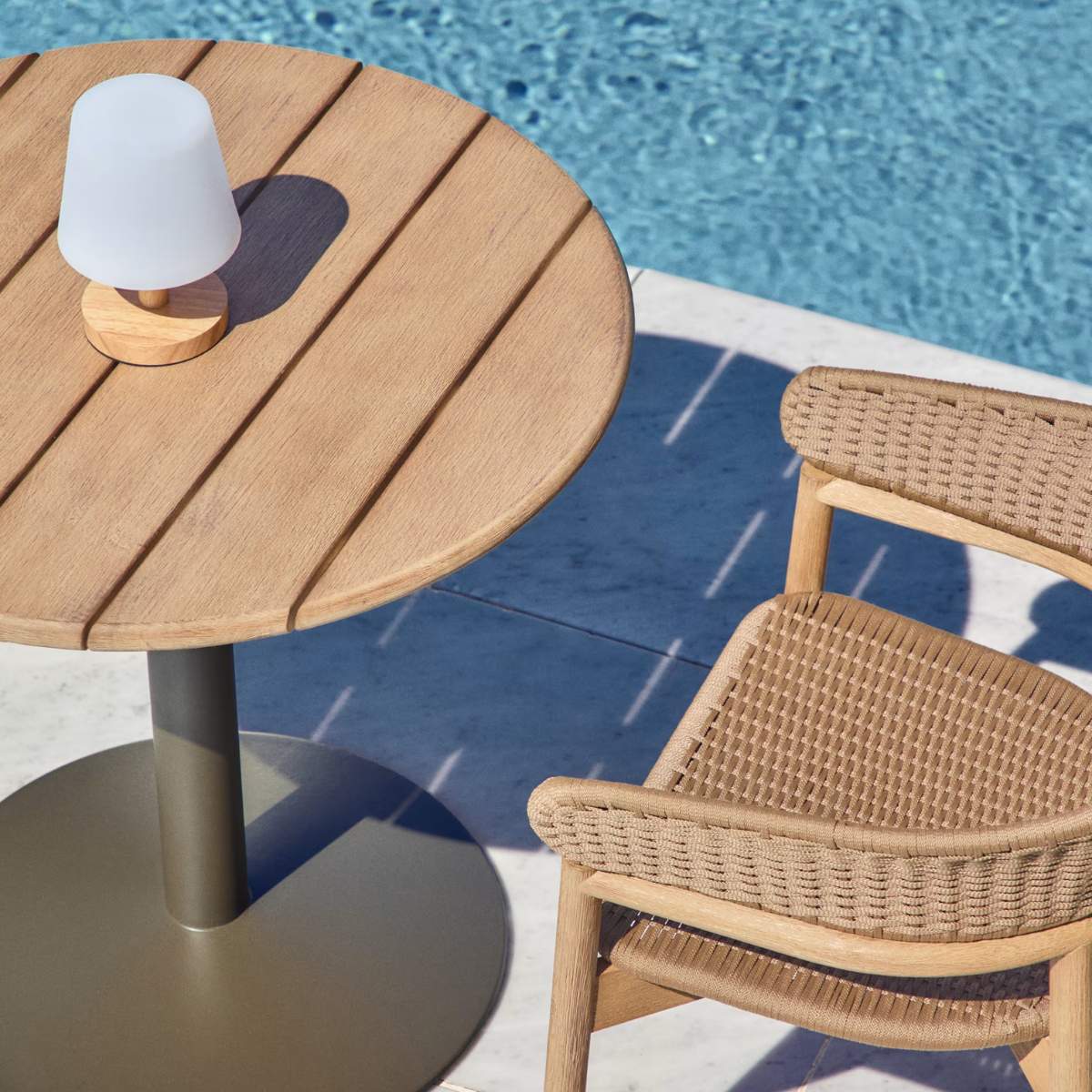 Kave Home Ambar table lamp in polythylene and wood - Image 6