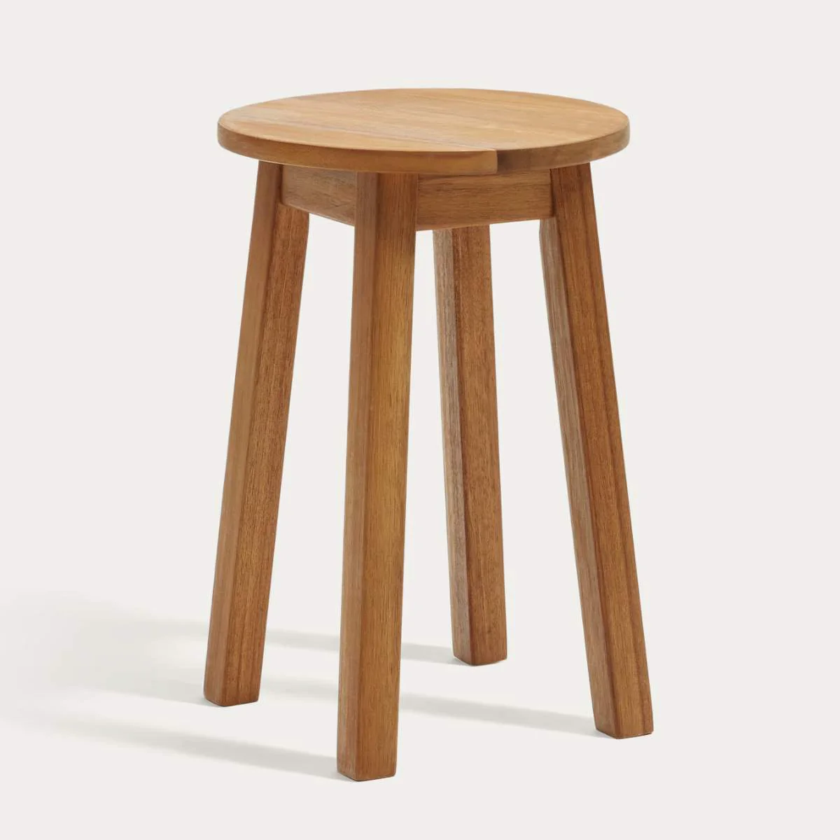 Kave Home Amel outdoor footrest made from solid acacia wood FSC 100%.