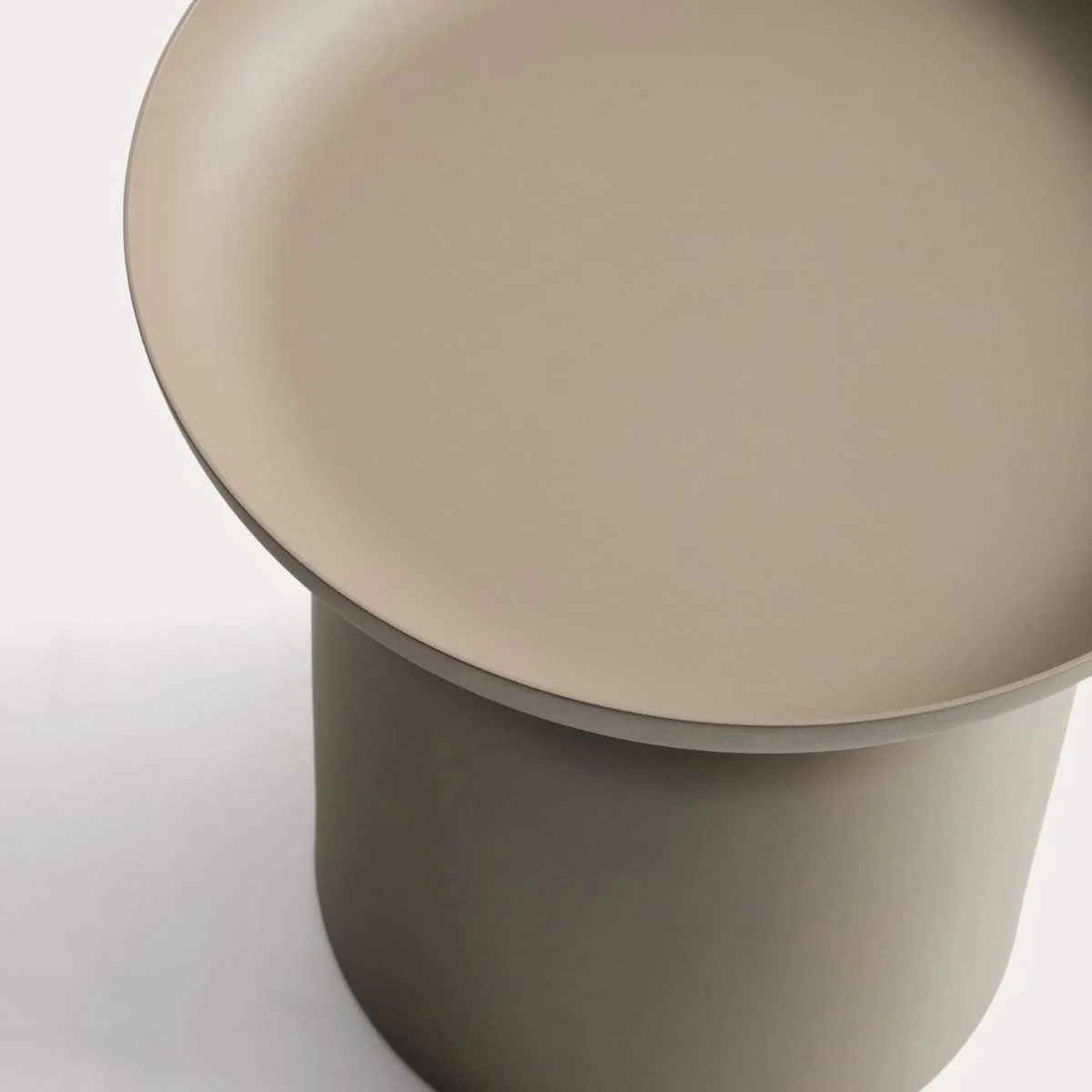 Kave Home Arcola side table in brown aluminium Ø45cm - Image 10