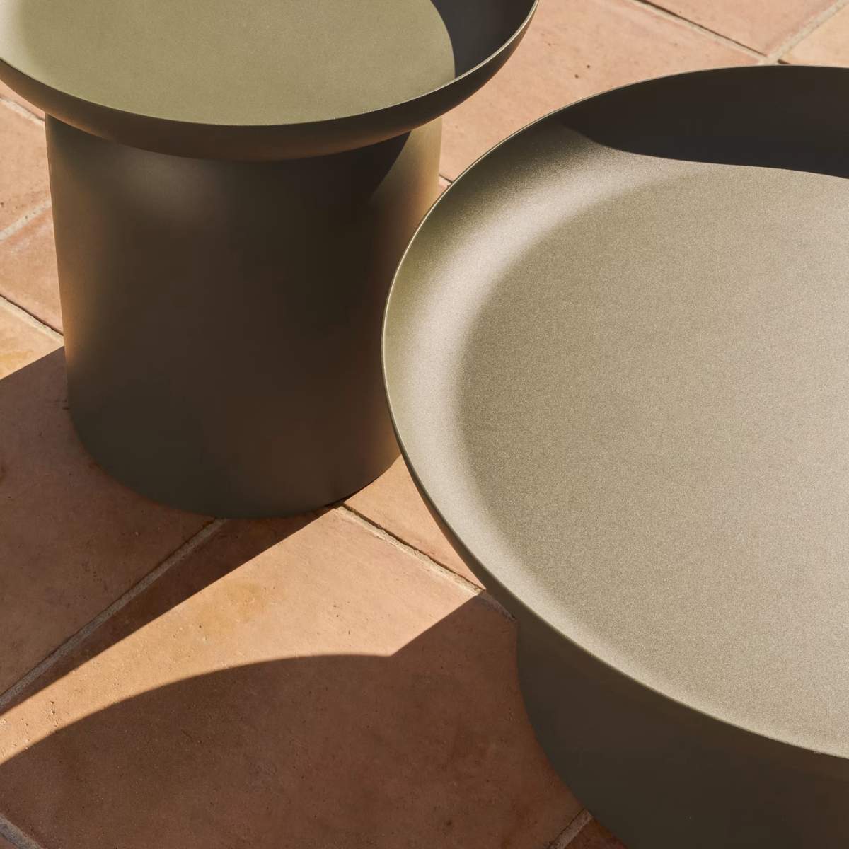 Kave Home Arcola side table in brown aluminium Ø45cm - Image 20