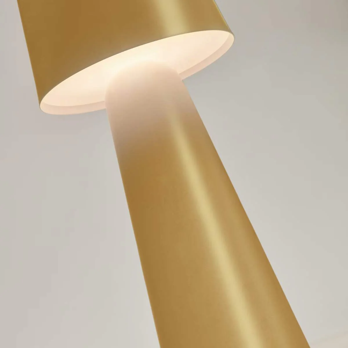 Kave Home Arenys large table lamp in metal with a shiny silver finish - Image 28