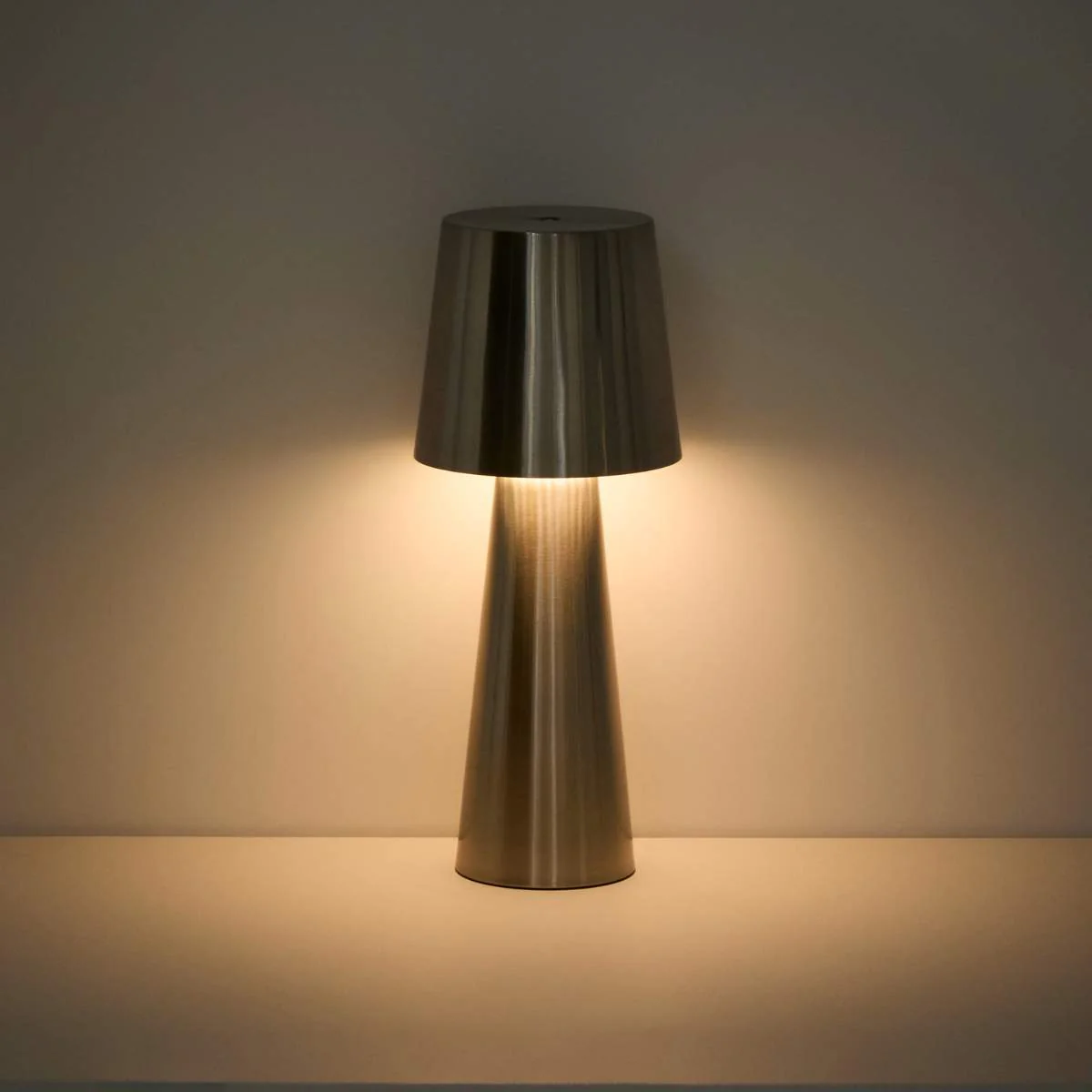 Kave Home Arenys large table lamp in metal with a shiny silver finish - Image 30