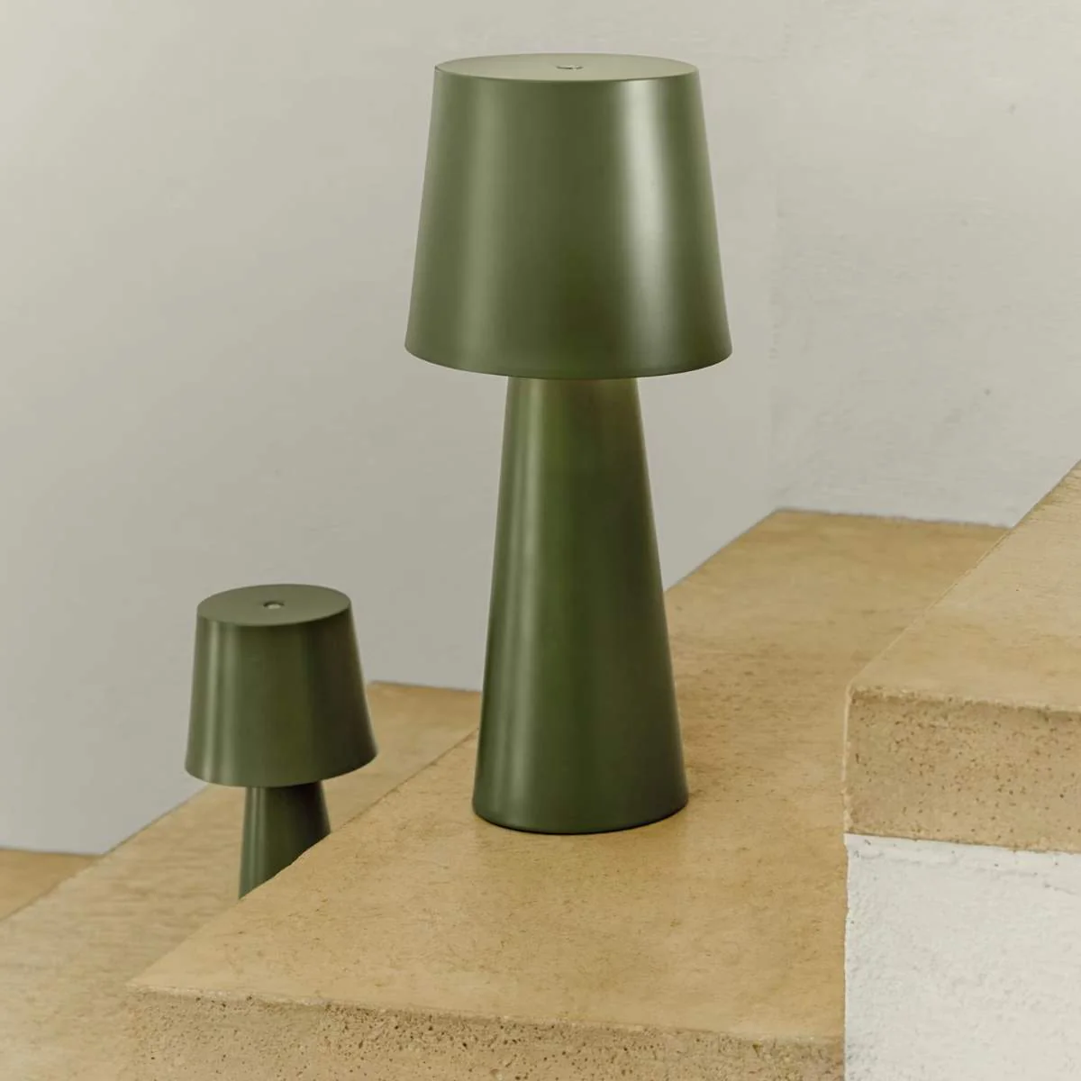 Kave Home Arenys large table lamp in metal with a shiny silver finish - Image 35