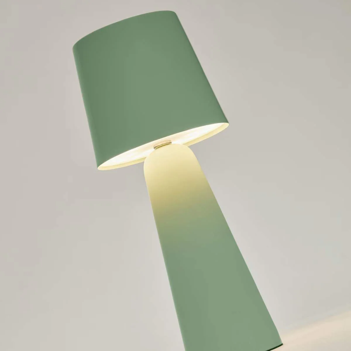 Kave Home Arenys small table lamp in metal with a shiny silver finish - Image 12