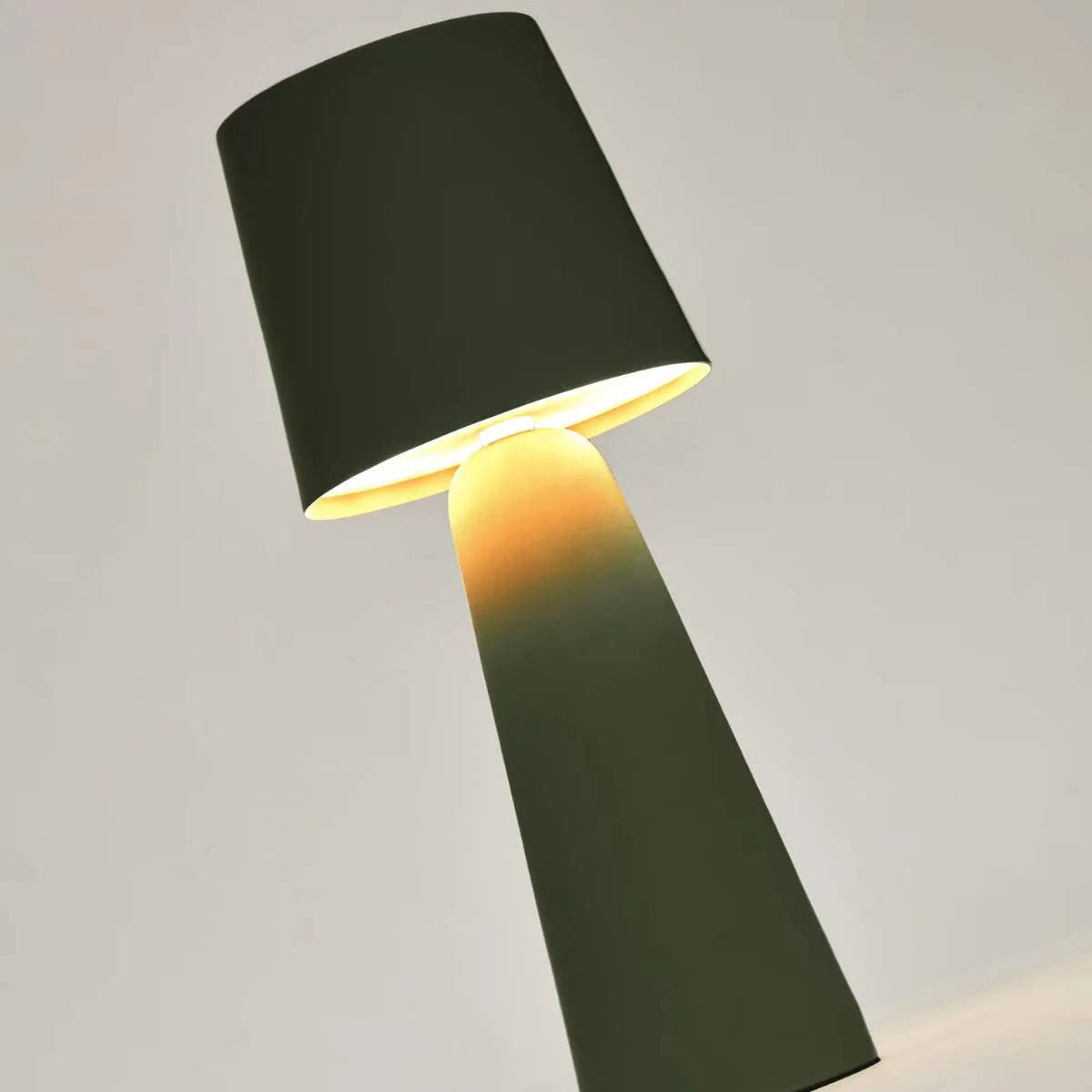 Kave Home Arenys small table lamp in metal with a shiny silver finish - Image 18