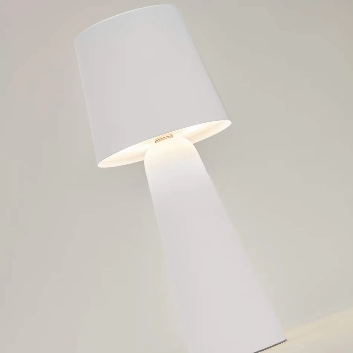 Kave Home Arenys small table lamp in metal with a shiny silver finish - Image 24