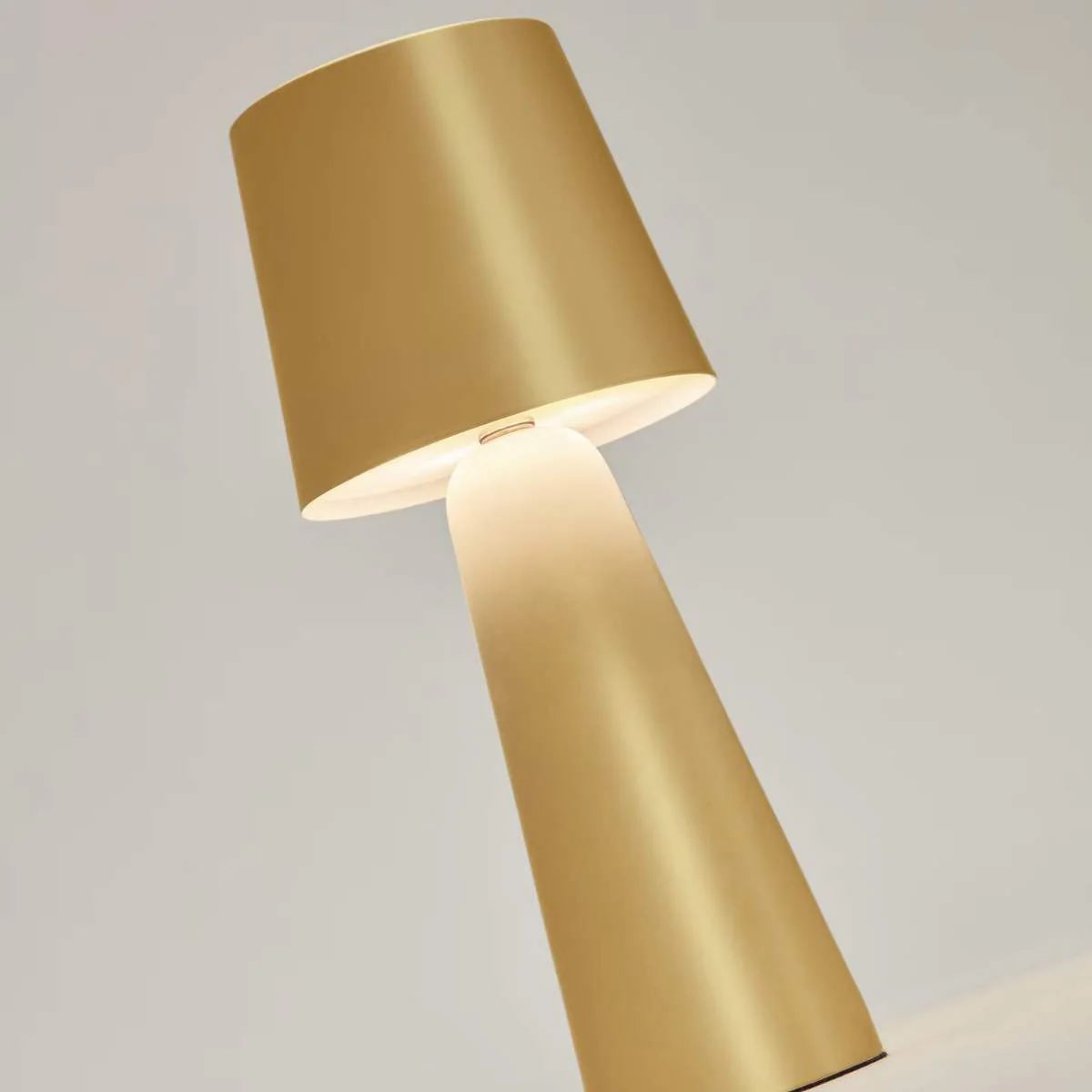Kave Home Arenys small table lamp in metal with a shiny silver finish - Image 27