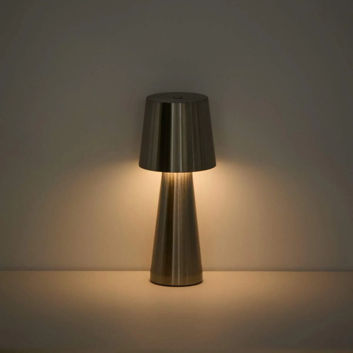 Kave Home Arenys small table lamp in metal with a shiny silver finish - Image 34