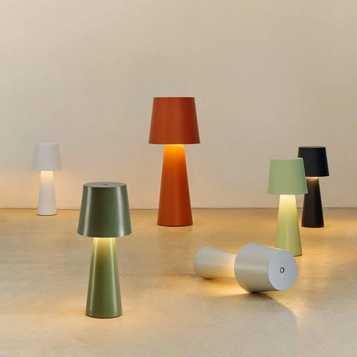 Kave Home Arenys small table lamp in metal with a shiny silver finish - Image 36
