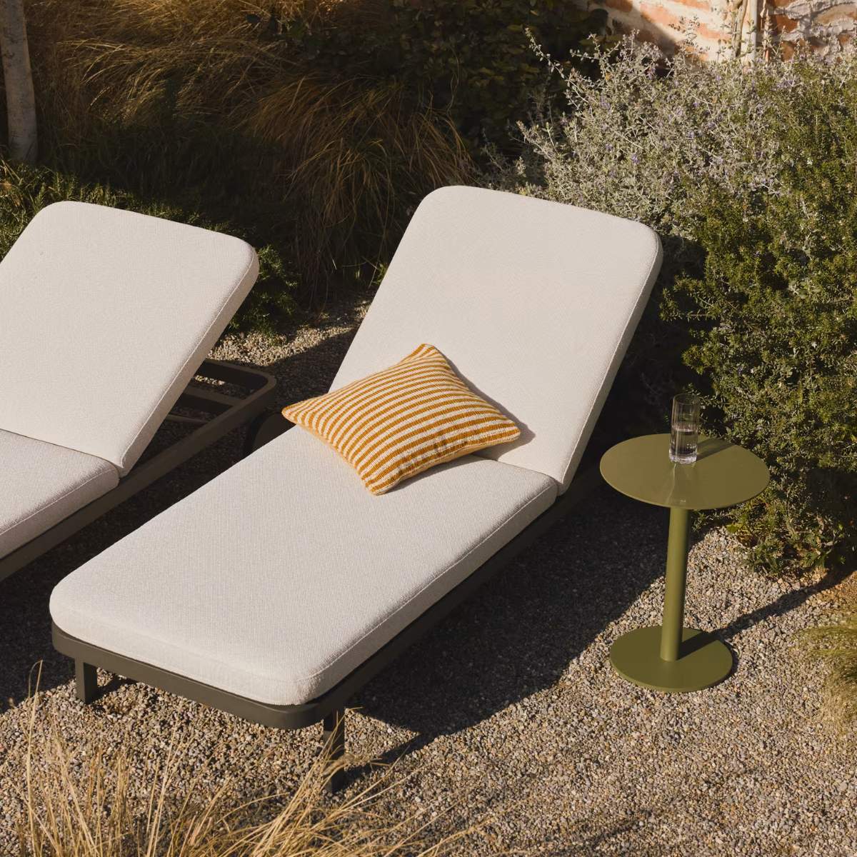 Kave Home Asinara beige aluminium side table Ø40cm - Image 29