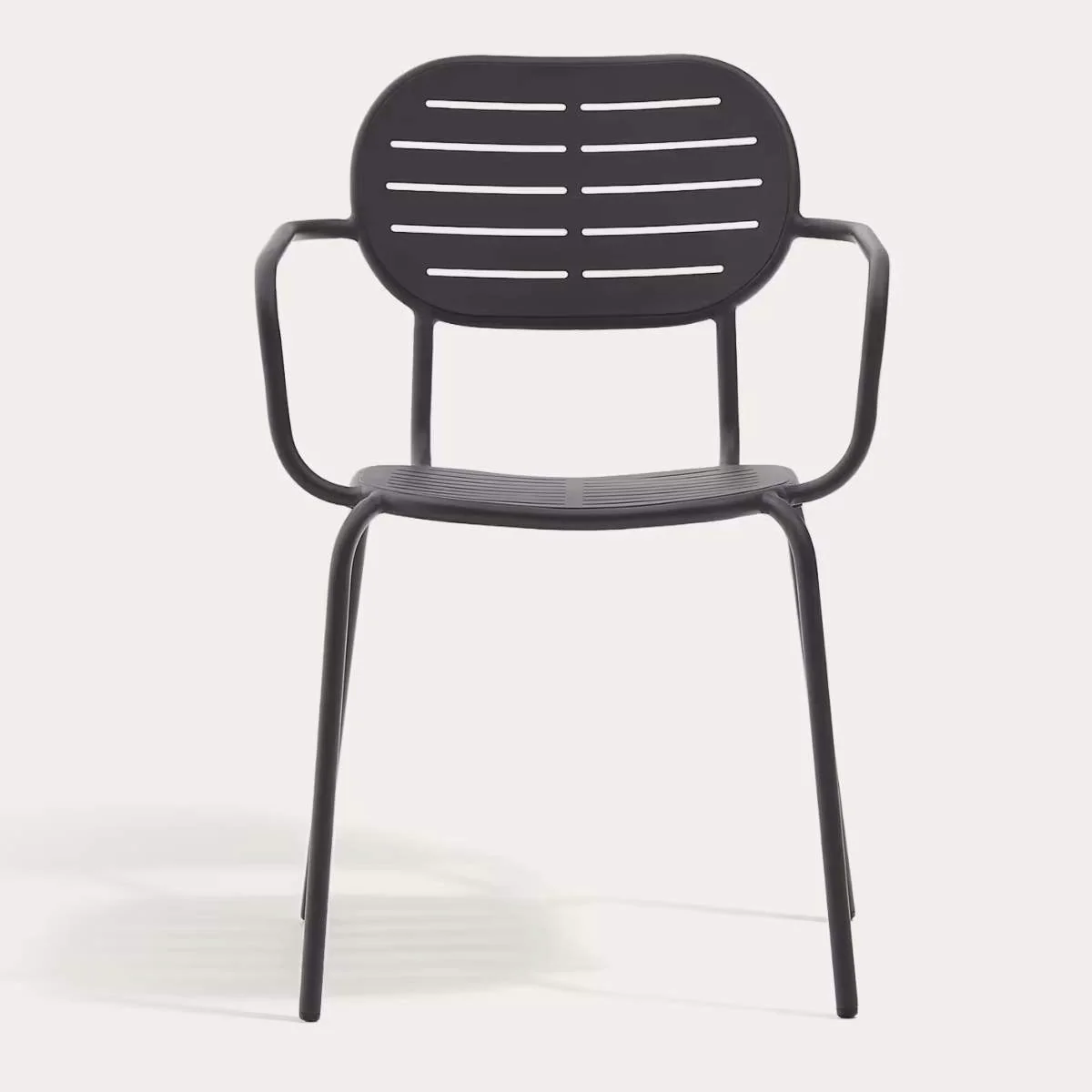 Kave Home Brai stackable outdoor chair with armrests in taupe galvanised steel - Image 21