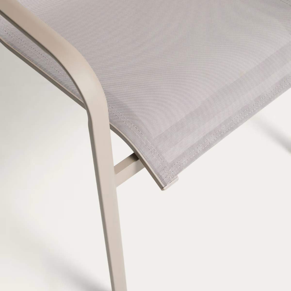 Kave Home Set with Brela extendable table in ecru aluminium and 6 stackable Canea chairs in ecru aluminium and beige texteline 205(287)x100 cm - Image 9