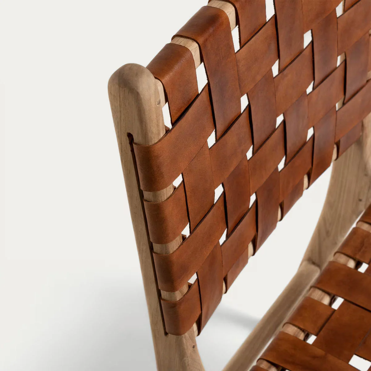 Kave Home Calixta Chair in Leather and Solid Teak - Image 11