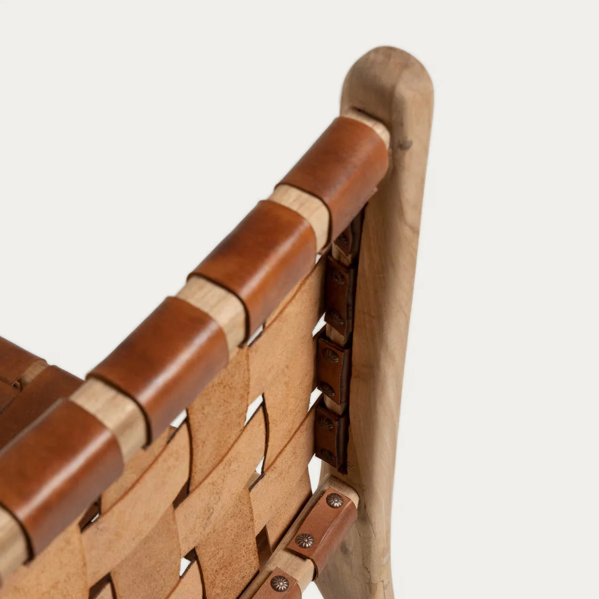 Kave Home Calixta Chair in Leather and Solid Teak - Image 13