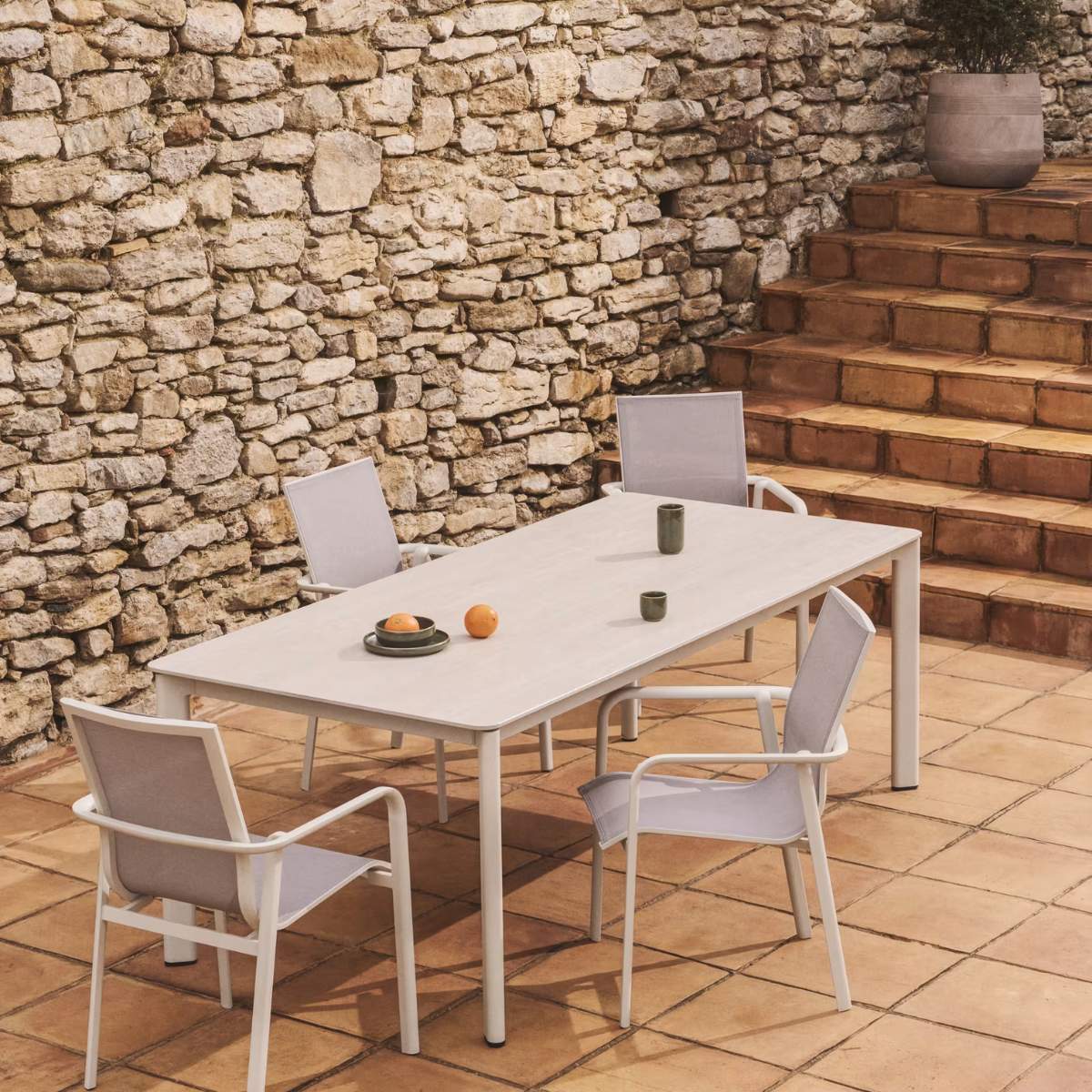 Kave Home Canea stackable outdoor chair in beige texteline and ecru aluminium - Image 33