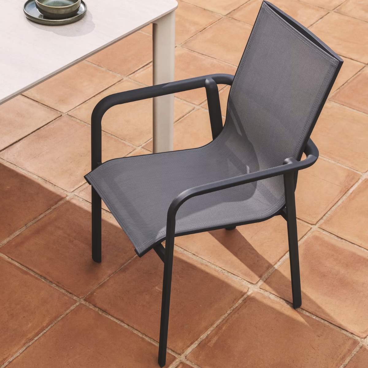 Kave Home Canea stackable outdoor chair in beige texteline and ecru aluminium - Image 35