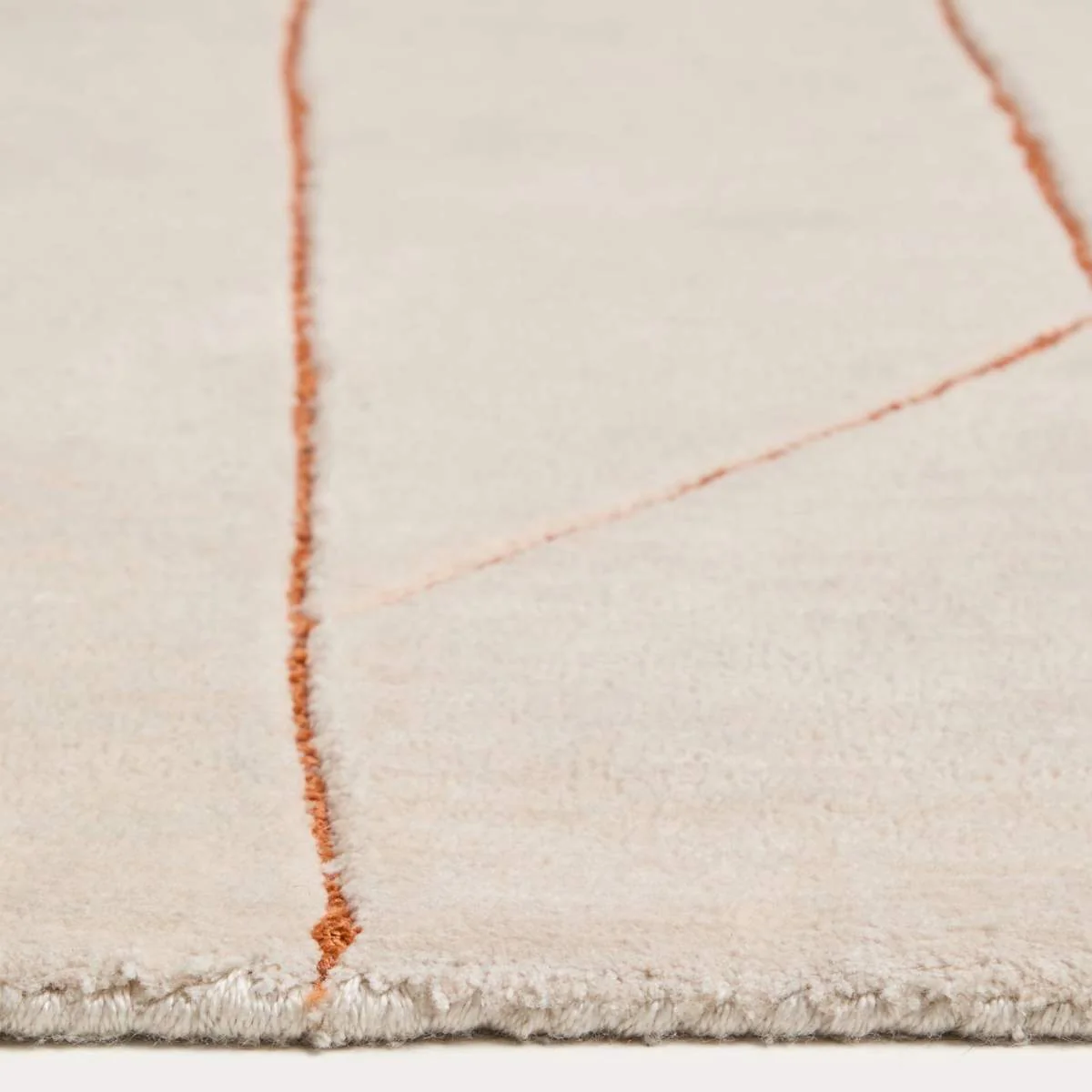 Kave Home Delide ecru synthetic fibre rug with orange graphic detail 200 x 300cm - Image 3