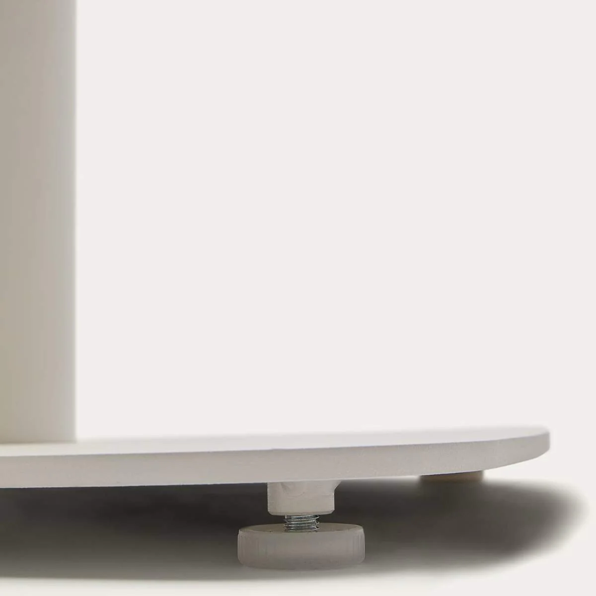 Kave Home Dina high round outdoor table in white with metal leg in a painted white finish, Ø 60 x 96 cm - Image 2