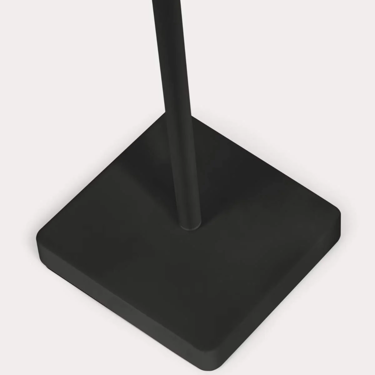 Kave Home Dinesh outdoor solar floor lamp in black steel 120 cm - Image 4