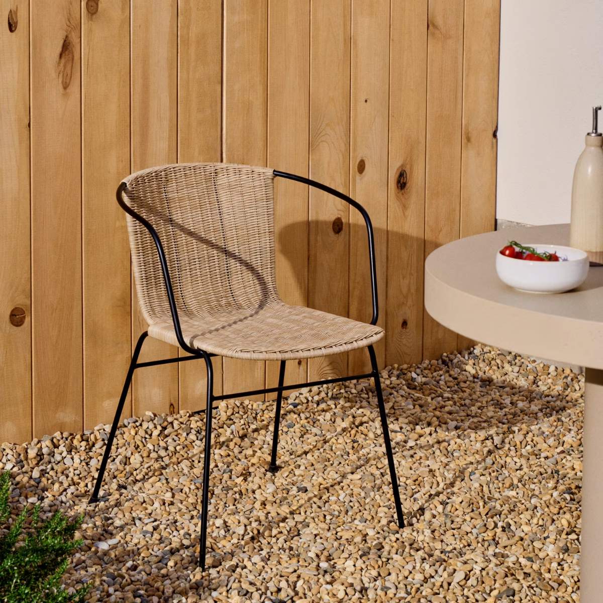 Kave Home Eltiera stackable chair in synthetic rattan with black steel frame and armrests - Image 10