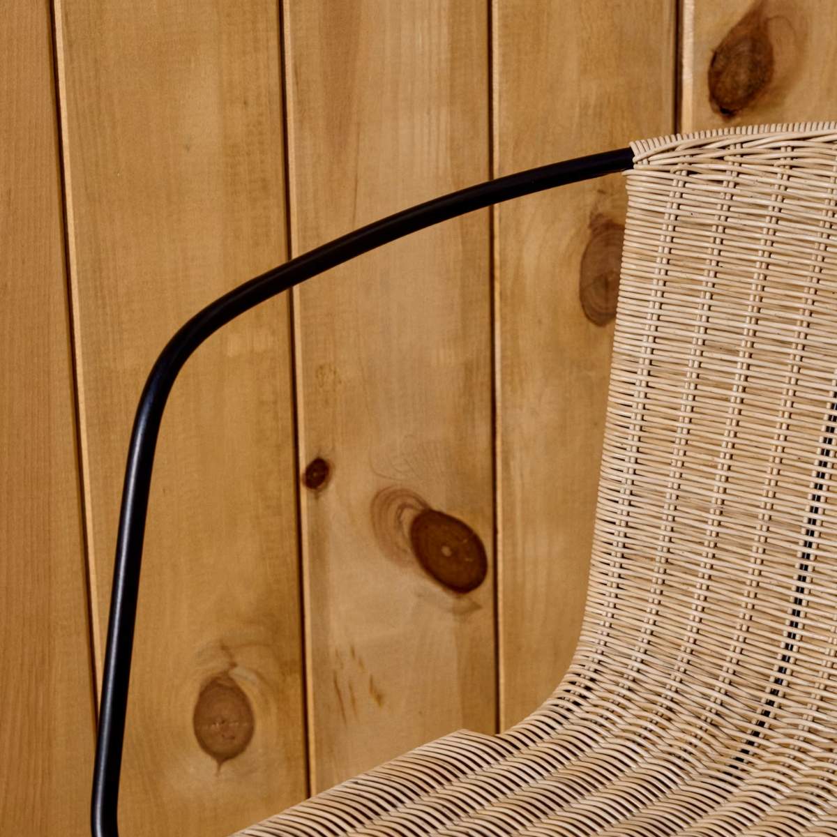 Kave Home Eltiera stackable chair in synthetic rattan with black steel frame and armrests - Image 11