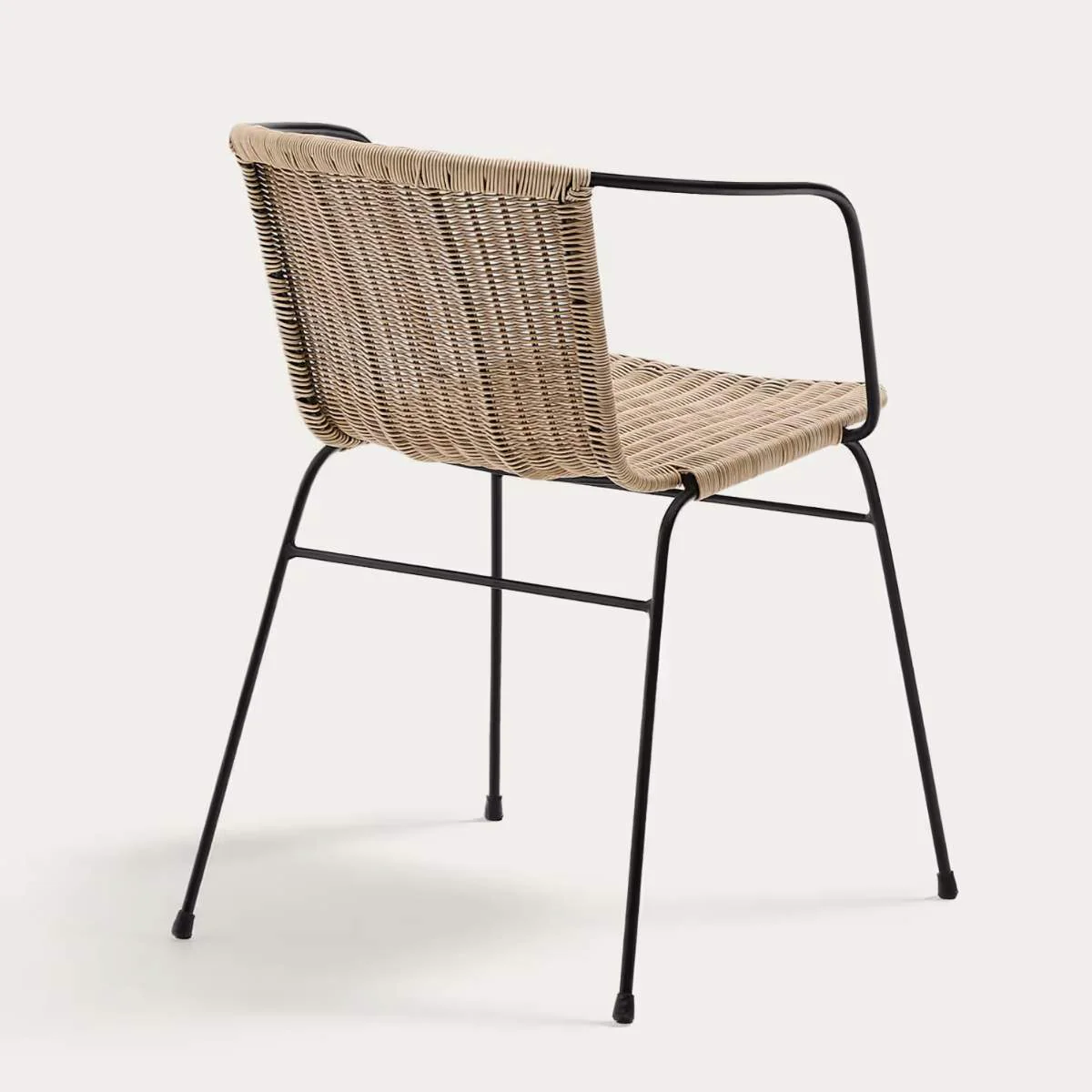 Kave Home Eltiera stackable chair in synthetic rattan with black steel frame and armrests - Image 4