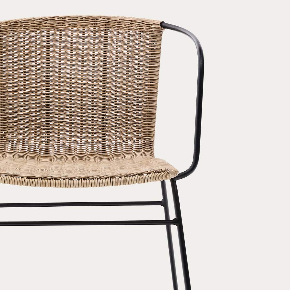 Kave Home Eltiera stackable chair in synthetic rattan with black steel frame and armrests - Image 5