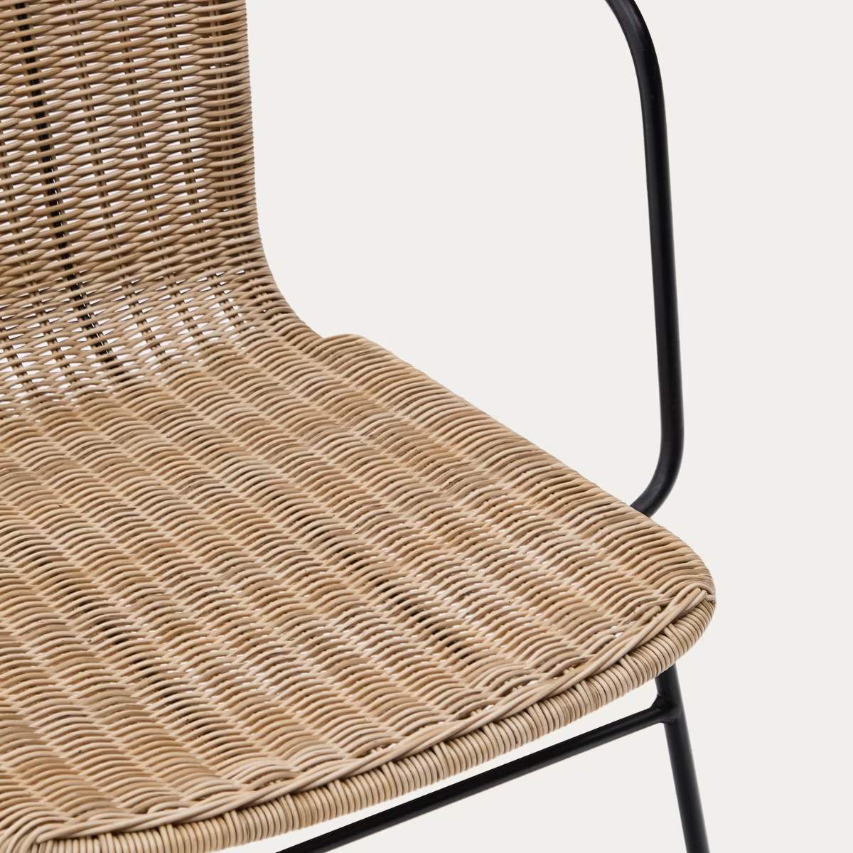 Kave Home Eltiera stackable chair in synthetic rattan with black steel frame and armrests - Image 6