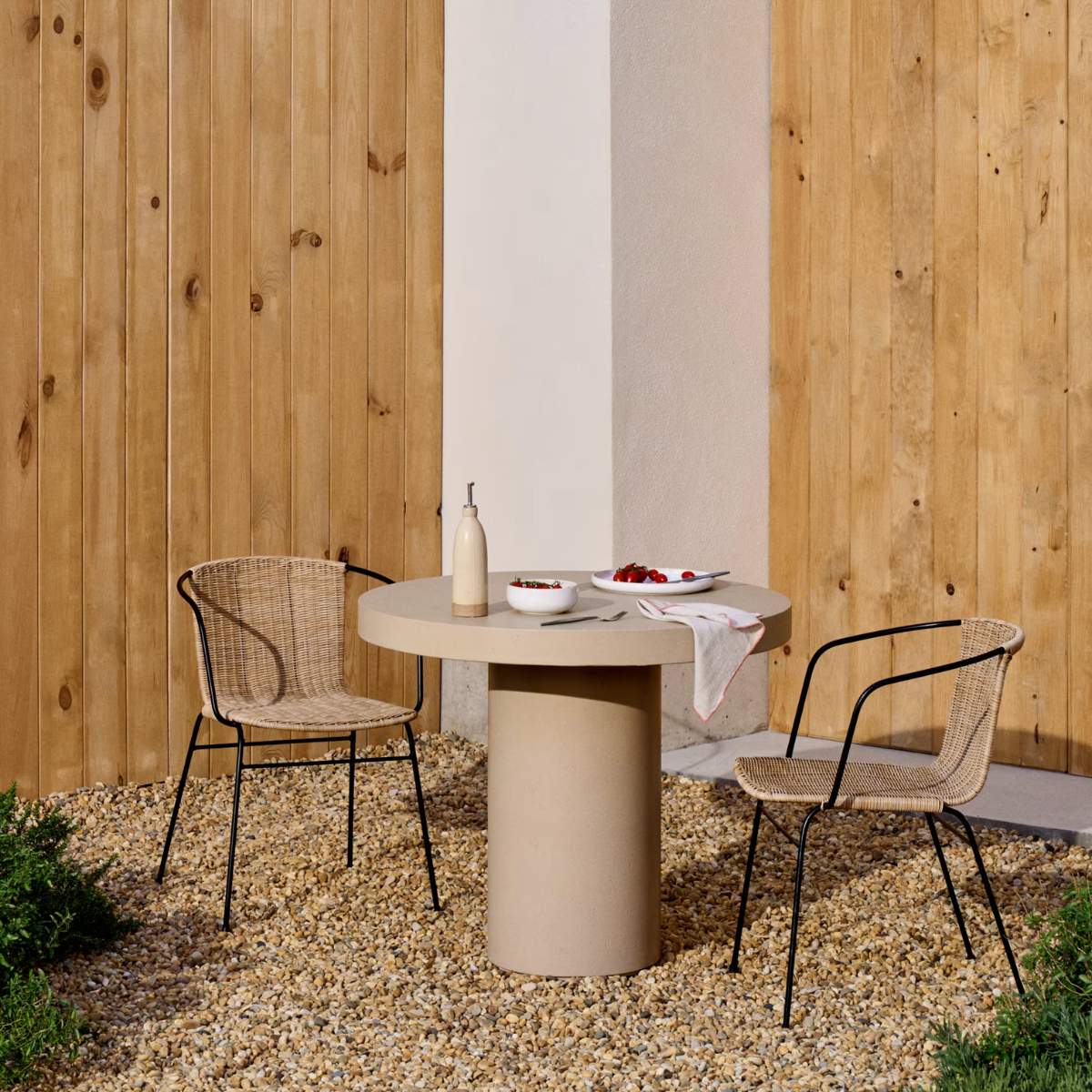 Kave Home Eltiera stackable chair in synthetic rattan with black steel frame and armrests - Image 9