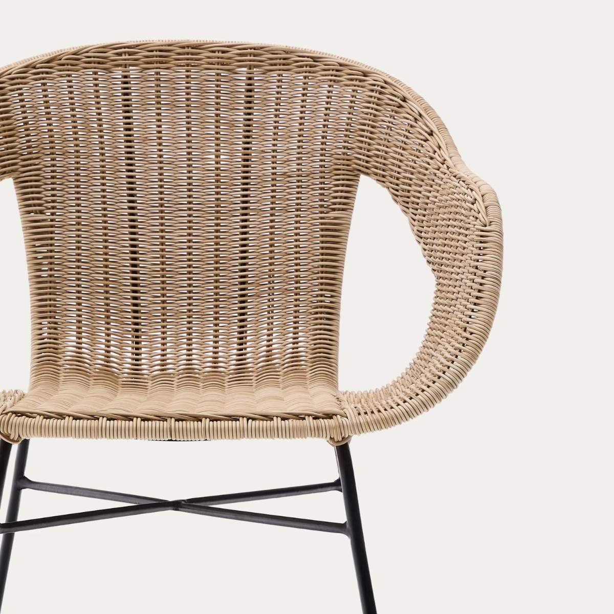 Kave Home Eltiera stackable chair in synthetic rattan with black steel frame - Image 6