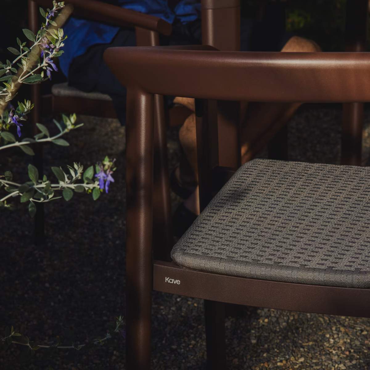Kave Home Erice stackable outdoor chair in aluminium and ecru rope - Image 21