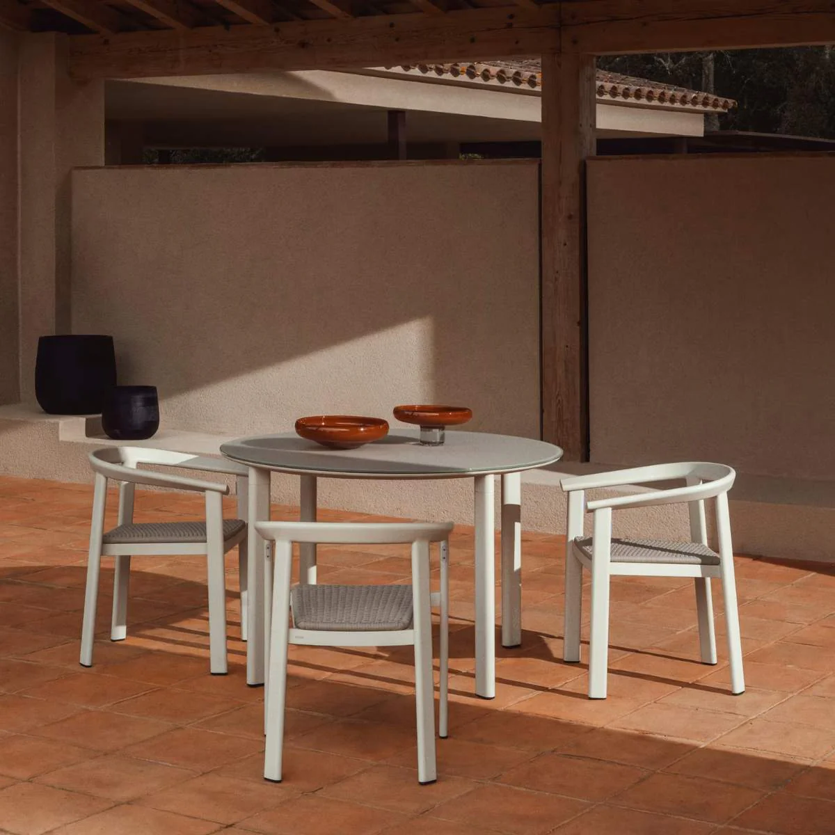 Kave Home Erice round table in aluminium and ecru tempered glass Ø120 cm - Image 12