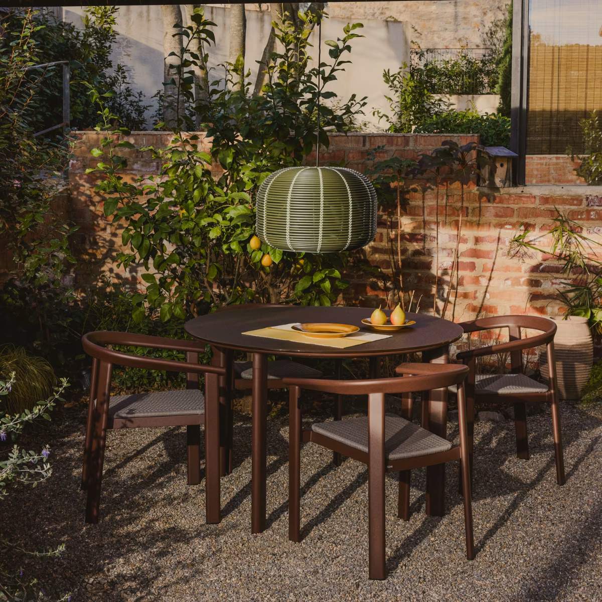Kave Home Erice round table in aluminium and ecru tempered glass Ø120 cm - Image 14
