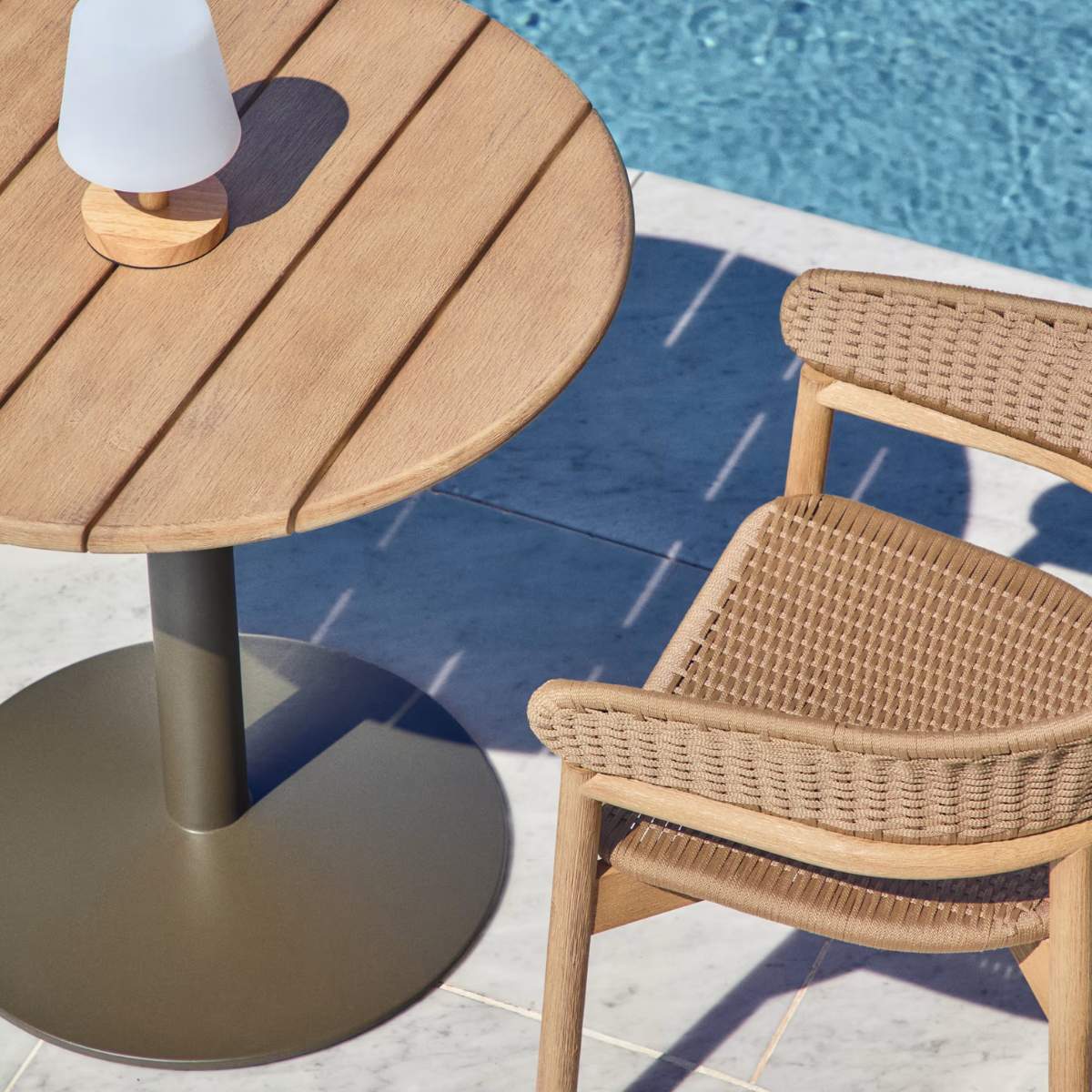 Kave Home Esilda outdoor round table with FSC 100% acacia top Ø80cm and green steel base Ø55x72cm - Image 5