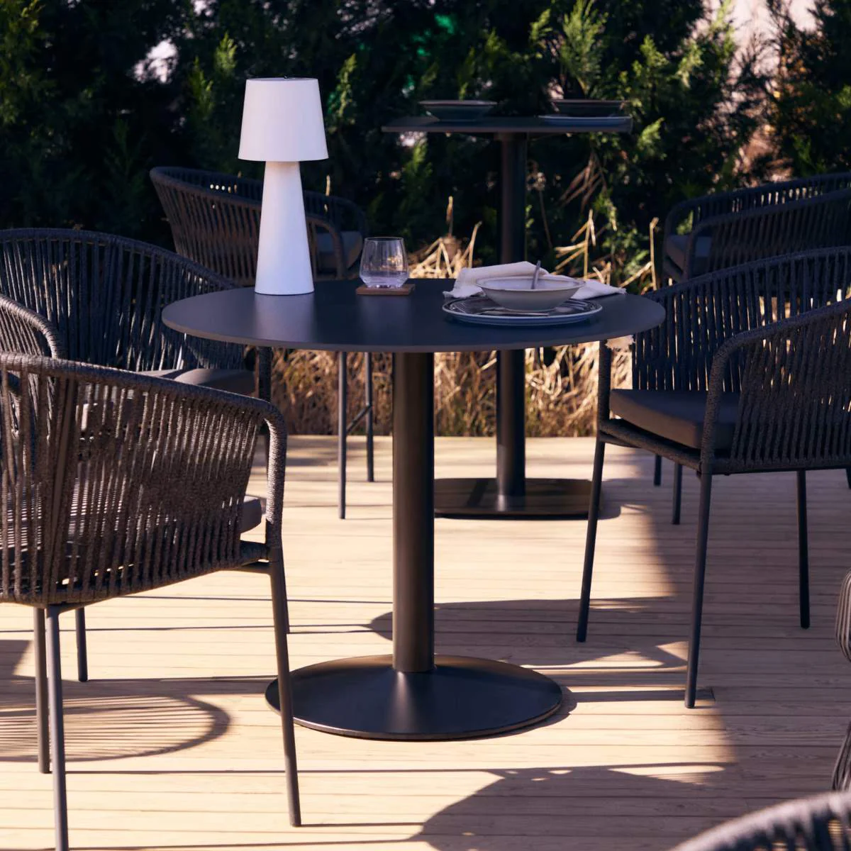Kave Home Esilda round outdoor table in black with metal leg in a painted black finish, Ø 90 x 70 cm - Image 8