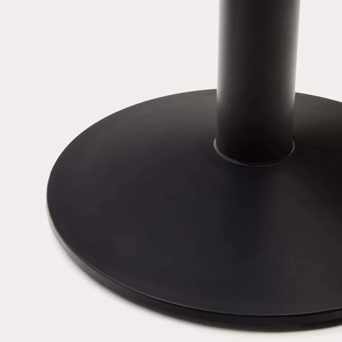 Kave Home Esilda outdoor table in white with metal leg in a painted black finish, 90 x 90 x 70 cm - Image 4