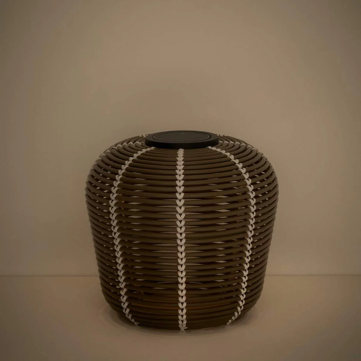 Kave Home Garoina outdoor solar LED table lamp in taupe synthetic rattan Ø35cm - Image 16