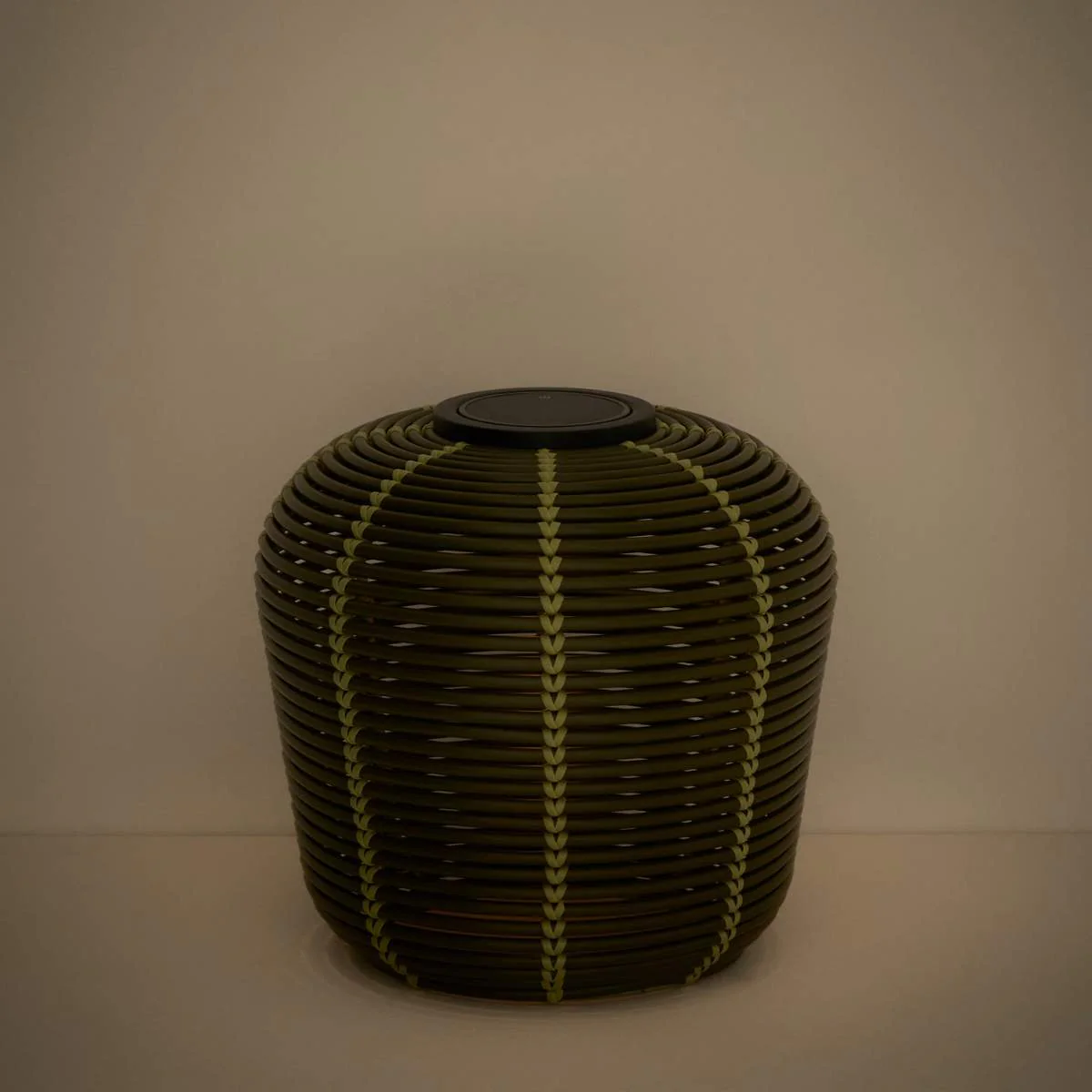 Kave Home Garoina outdoor solar LED table lamp in taupe synthetic rattan Ø35cm - Image 20