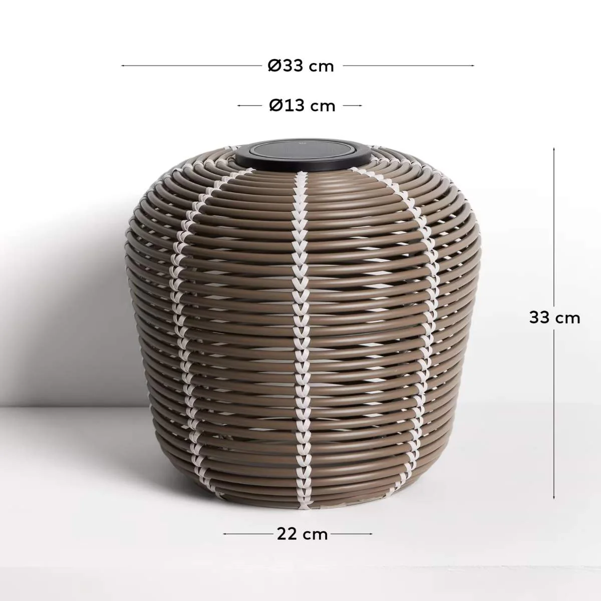 Kave Home Garoina outdoor solar LED table lamp in taupe synthetic rattan Ø35cm - Image 6