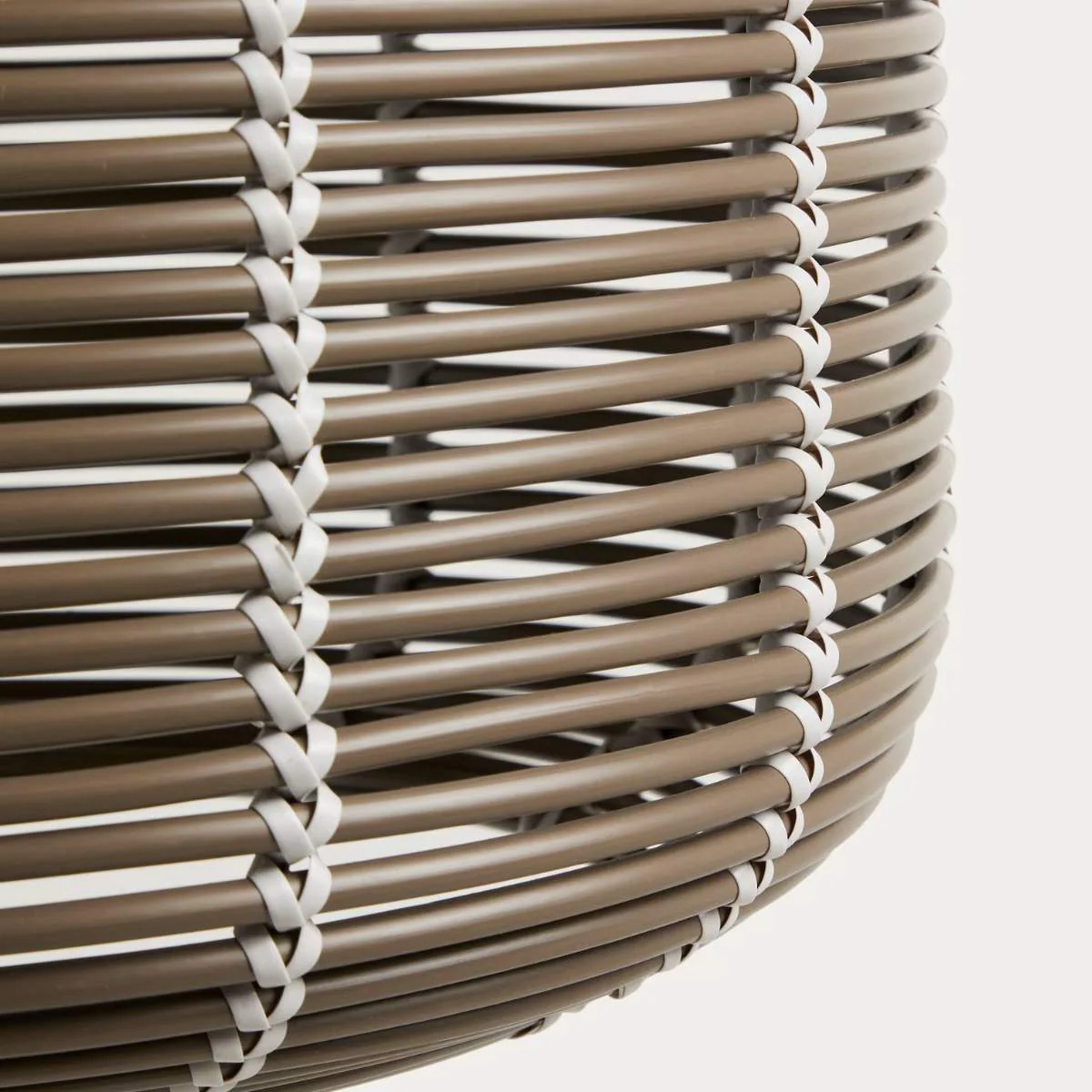 Kave Home Garoina lampshade for outdoor ceiling lamp in taupe synthetic rattan Ø 50cm - Image 5