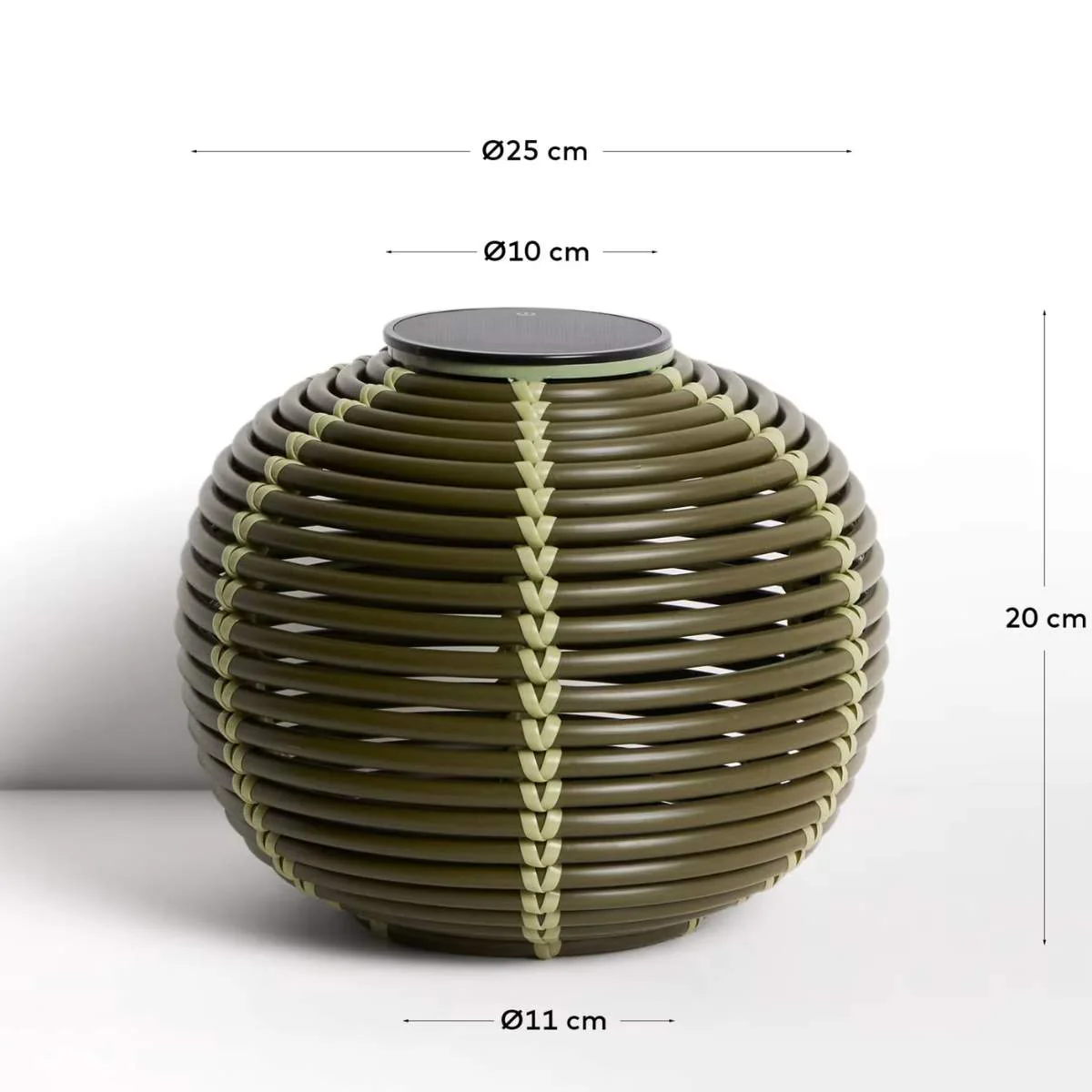 Kave Home Garoina outdoor solar LED table lamp in taupe synthetic rattan Ø25cm - Image 11