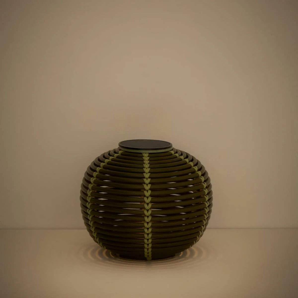 Kave Home Garoina outdoor solar LED table lamp in taupe synthetic rattan Ø25cm - Image 20
