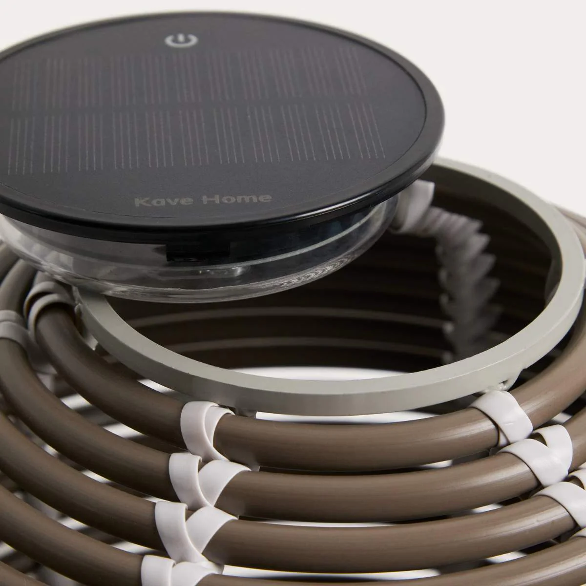 Kave Home Garoina outdoor solar LED table lamp in taupe synthetic rattan Ø25cm - Image 5
