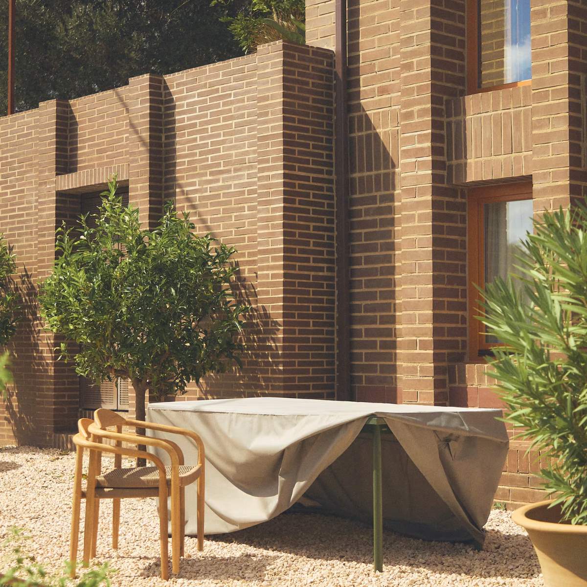 Kave Home Iria protective cover for outdoor furniture max. 210 x 110 cm - Image 7